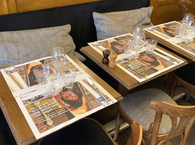 Solutions de diffusion publicitaire avec sets de table en restaurant