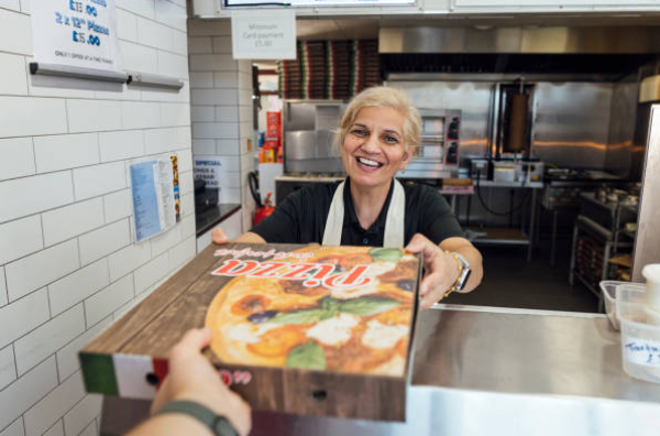 Boîte à pizza publicitaire diffusée en pizzeria